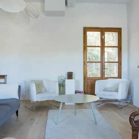 Provencal Mansion With Pool Near