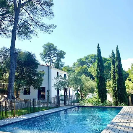 Dom wakacyjny Provencal Mansion With Pool Near
